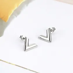 V pattern stud earrings - stainless steelEarrings
