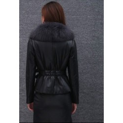 Elegant short leather jacket - with fur collarJackets