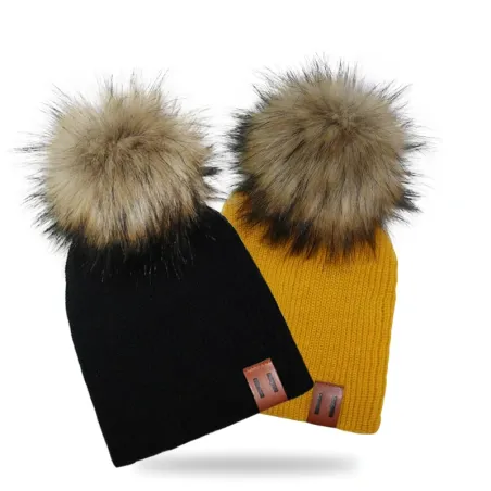 Knitted beanie with pom pom / leather label - unisex - for kids / adults