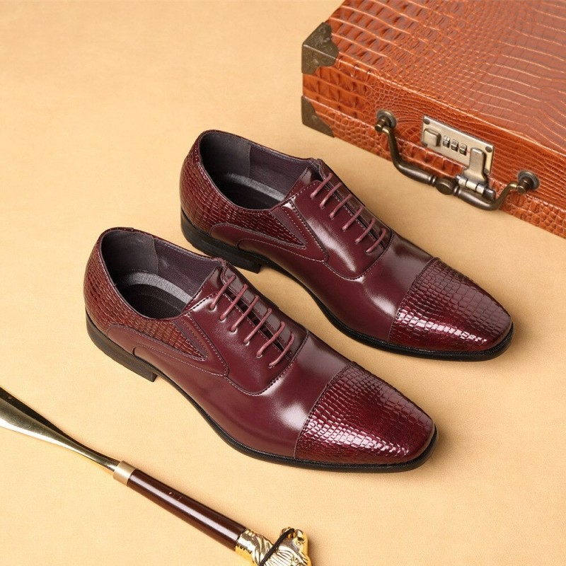 Elegant leather flat shoes - snake skin pattern - with lacesShoes