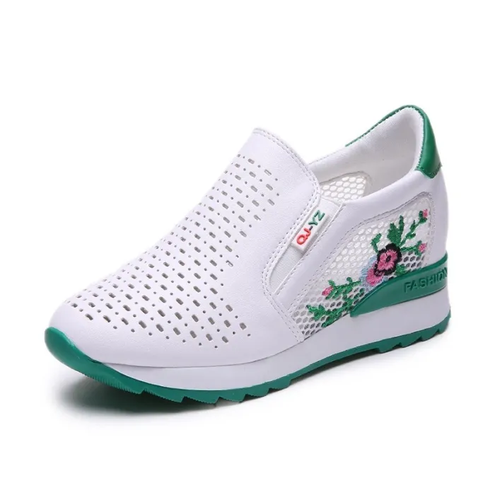 Trendy high platform loafers - slip-on - with floral print