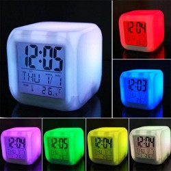 Digital alarm clock - LED - thermometer - date - cubeClocks