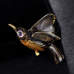 Elegant brooch with a small bird