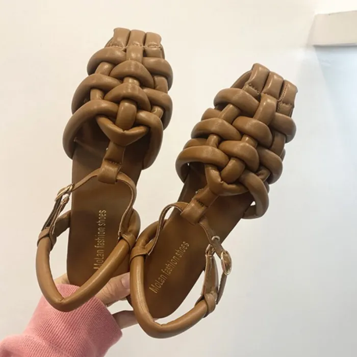 Fashionable flat sandals - with a strap - braided patternSandals