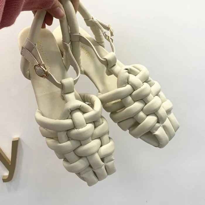 Fashionable flat sandals - with a strap - braided patternSandals