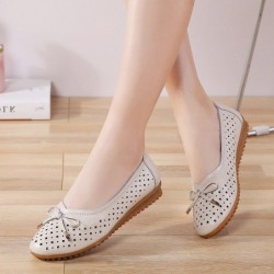 Fasjonable klassiske flate sko - slip-on - uthult design