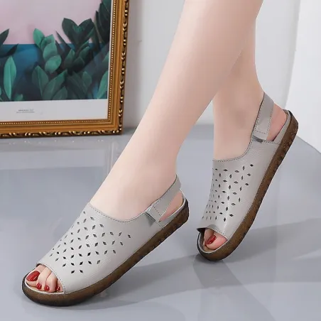 Fashionable flat sandals - open toe / heelSandals
