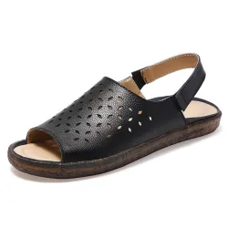 Fashionable flat sandals - open toe / heelSandals