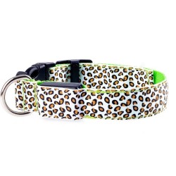 LED-halsbånd til hund - sikkerhetsnatttur - fargerikt leopardmønster