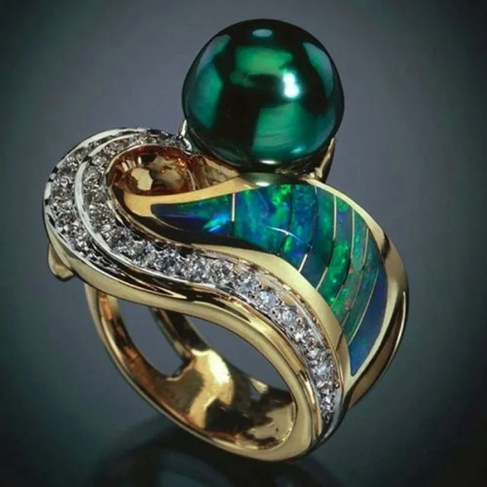 Eksklusiv vintage ring - grønn stein - krystaller