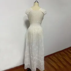 Elegant maxikjole - hule broderi blonder - kortermet