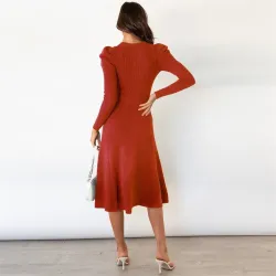 Elegant strikket kjole - lange ermer - midjebelte