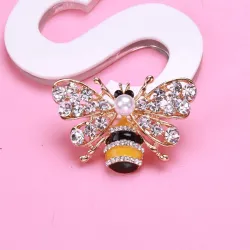 Crystal bee broochBrooches