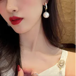 Crystal earrings with a pearlEarrings