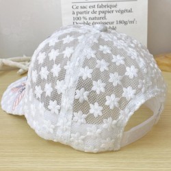 Tynn baseballcaps med blonder - broderte blomster/blader