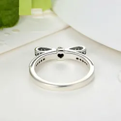 Elegant ring med krystallsløyfe - 925 sterling sølv