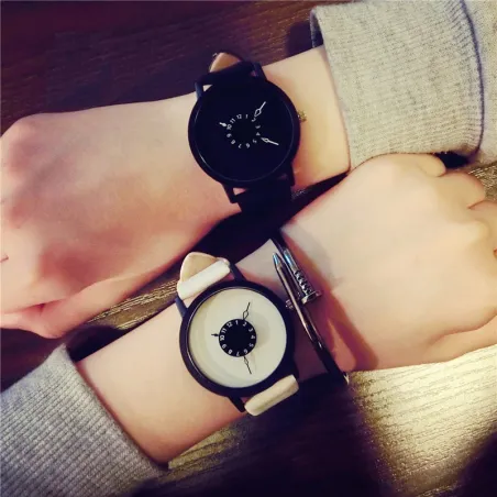 Leather quartz watch unisex