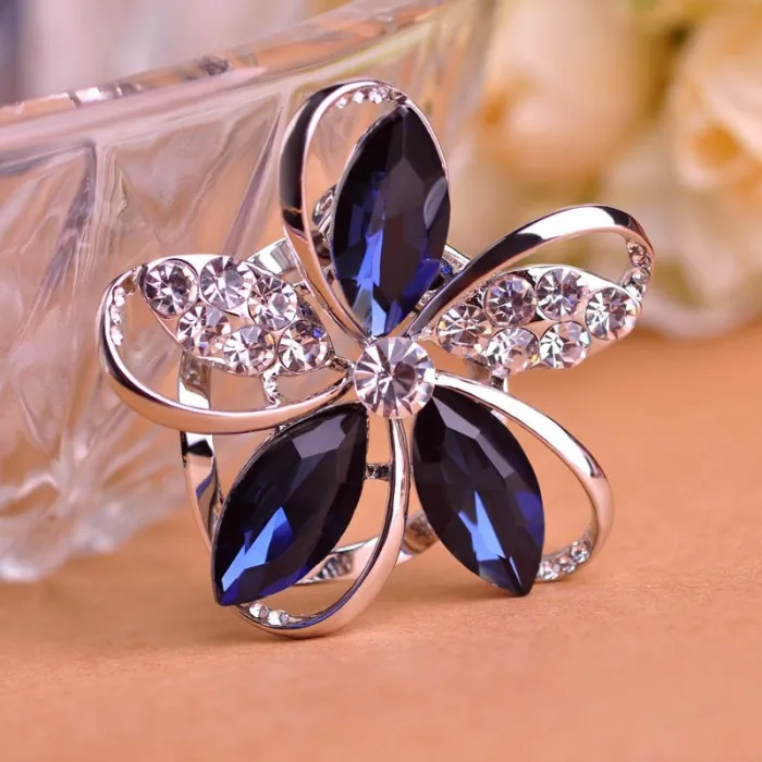 Crystal flower brooch