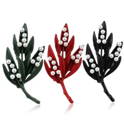 Christmas mistletoe leaf with pearls - brooch