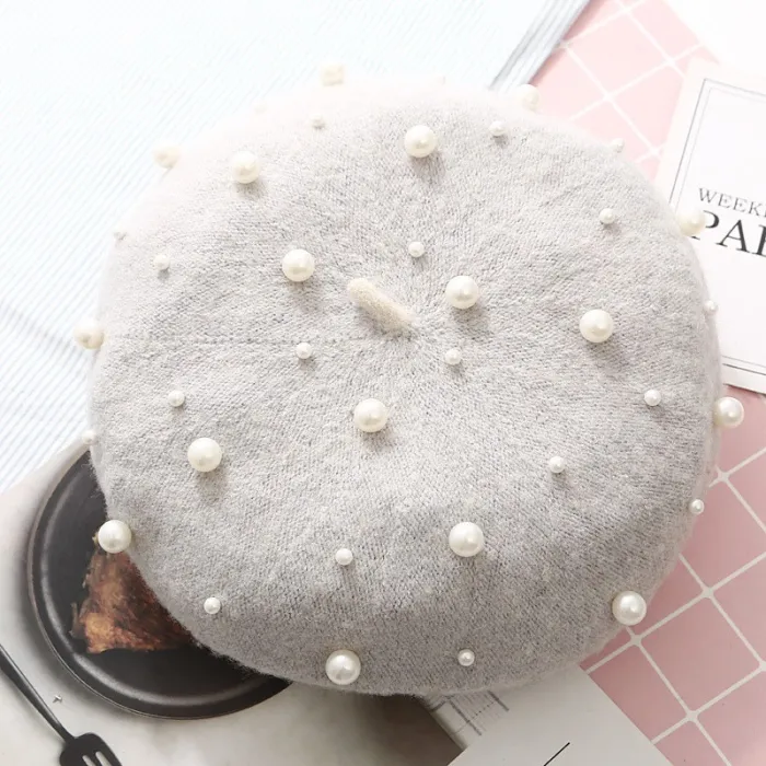 Elegant wool beret with pearls - hat