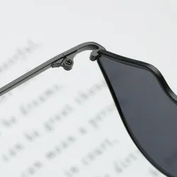 Lips shaped sunglasses with a metal frame